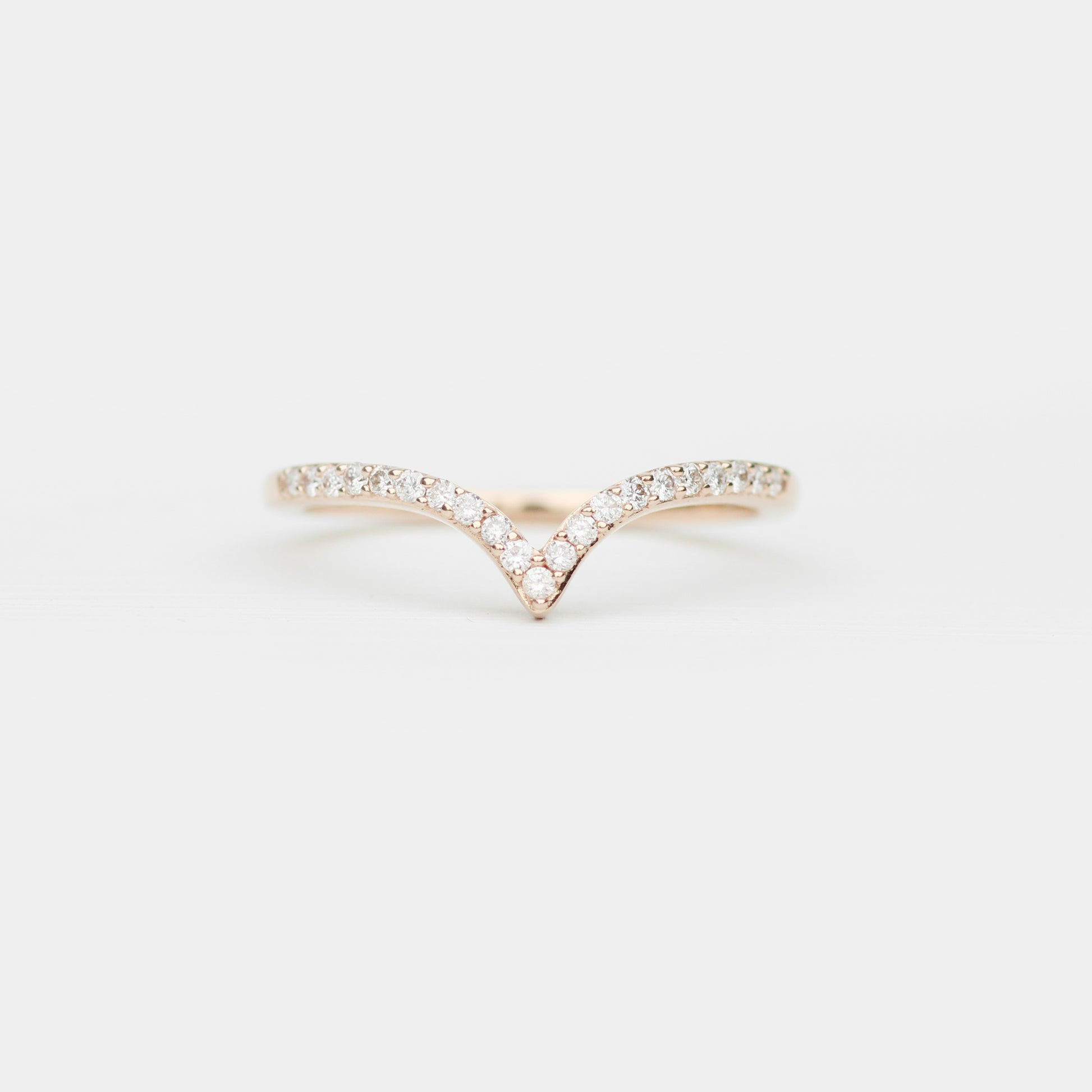 Vern - Contour V-Shape Diamond Band in Your Choice of 14K Gold – Midwinter  Co. Alternative Bridal Rings and Modern Fine Jewelry